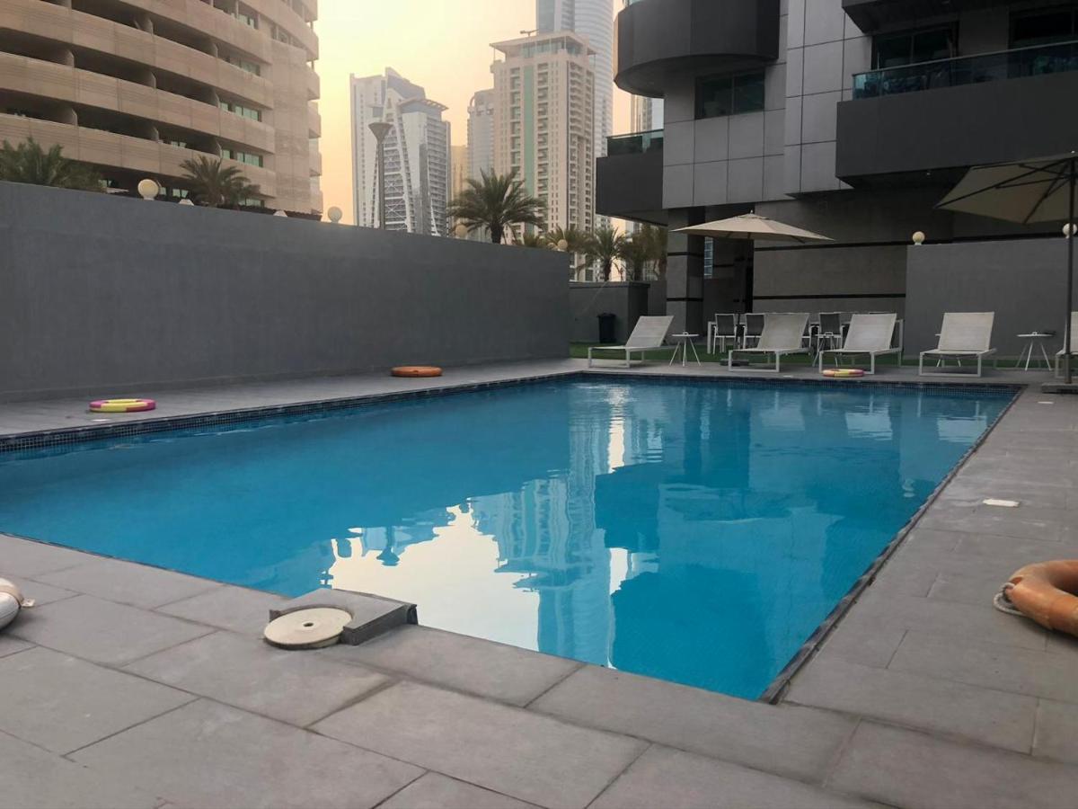 Private Gorgeous Room With Marina View With Shared Kitchen In Shared Apartment Dubai Luaran gambar